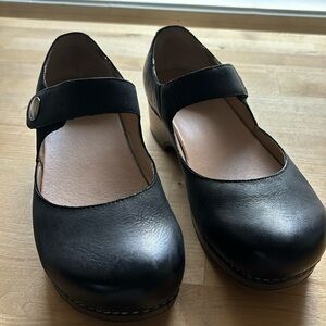 Dansko Mary Jane’s Beatrice 39 Black